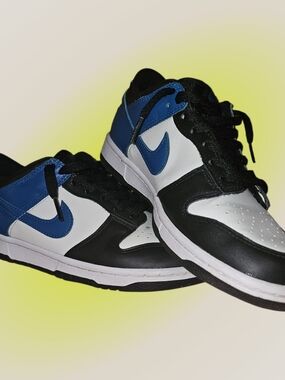 Nike Low Top Sneakers in Black, White & Blue